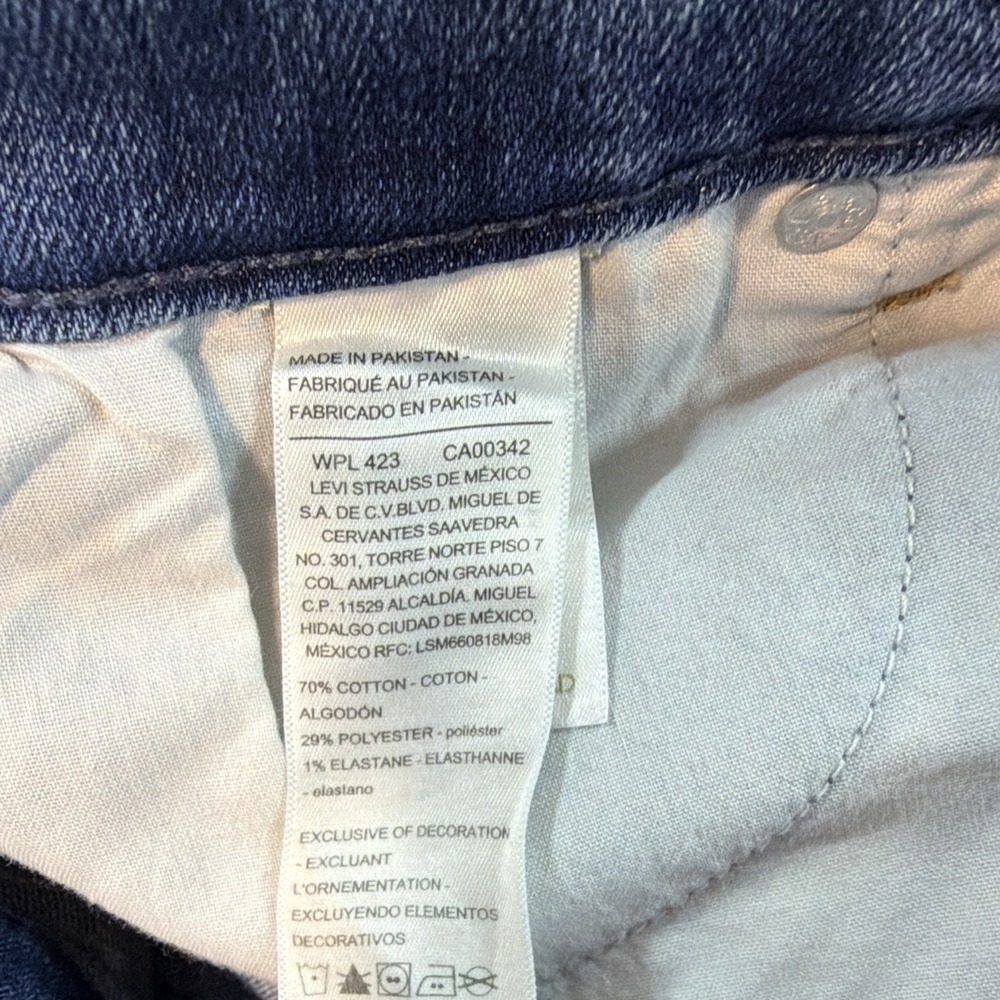 Levi Strauss Signature Women's 8 Mid-Rise Straight Stretch Medium Wash Classic - Picture 9 of 15